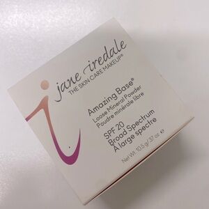 Jane Airedale Amazing Base loose mineral powder in color BISQUE
SPF 20
